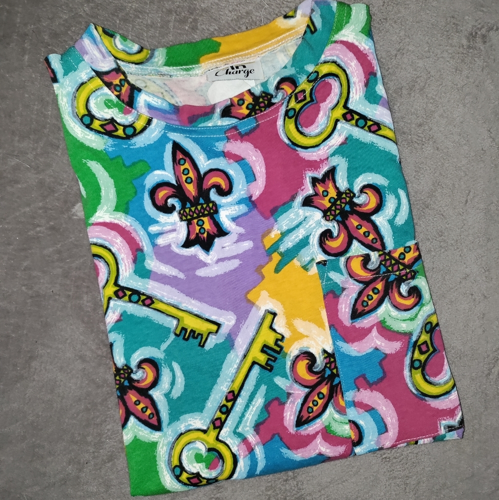 In Charge | VINTAGE MARDI GRAS SHORT SLEEVE T-SHIRT WITH SHOULDER PADS  ONE SIZE